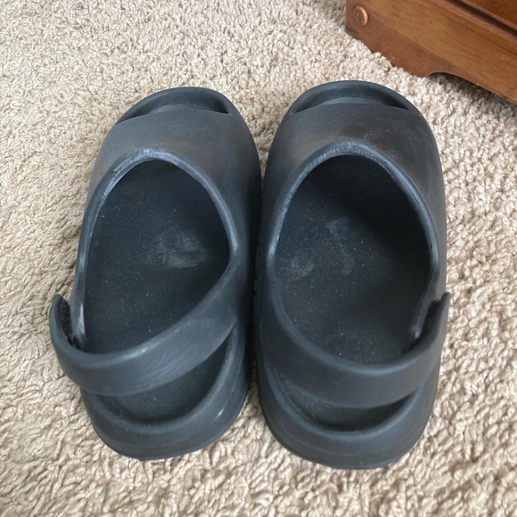 Kids Sling-Up Front Open Toe Sandals - Picture 2 of 6